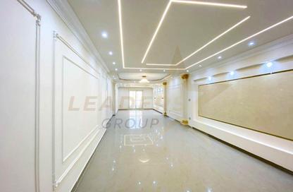 Apartment - 3 Bedrooms - 2 Bathrooms for sale in Tharwat - Hay Sharq - Alexandria