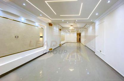 Apartment - 3 Bedrooms - 2 Bathrooms for sale in Tharwat - Hay Sharq - Alexandria