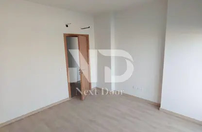 شقة - 2 غرف نوم - 2 حمامات للايجار في كمبوند البروج - كمبوندات الشروق - مدينة الشروق - القاهرة