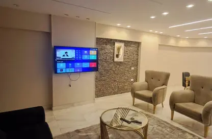 شقة - 3 غرف نوم - 2 حمامات للايجار في شارع الدكتور حسن الشريف - المنطقة الثامنة - مدينة نصر - القاهرة