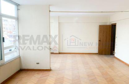 Apartment - 2 Bedrooms - 2 Bathrooms for rent in Glim - Hay Sharq - Alexandria