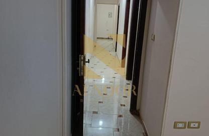 Apartment - 3 Bedrooms - 1 Bathroom for rent in Street 10 - 11th District - Sheikh Zayed City - Giza