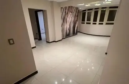 شقة - 3 غرف نوم - 2 حمامات للايجار في شارع الجزيرة - المستثمرين الجنوبية - مدينة القاهرة الجديدة - القاهرة