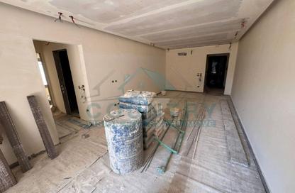 شقة - 2 غرف نوم - 2 حمامات للبيع في جاليريا  مون فالى - المستثمرين الجنوبية - مدينة القاهرة الجديدة - القاهرة