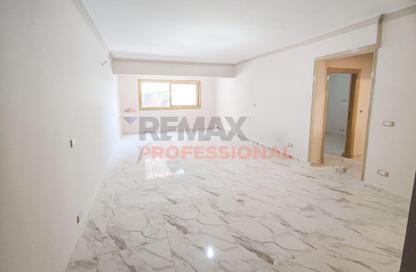 شقة - 3 غرف نوم - 2 حمامات للبيع في شارع البرت الاول - سموحة - حي شرق - الاسكندرية شقة - 3 غرف نوم - 2 حمامات للبيع في شارع البرت الاول - سموحة - حي شرق - الاسكندرية