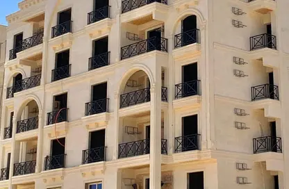 Apartment - 3 Bedrooms - 3 Bathrooms for sale in Ard Al Mokhabarat - Hadayek October - 6 October City - Giza