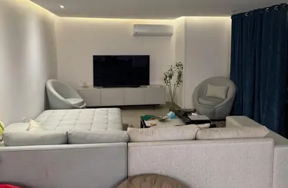 شقة - 4 غرف نوم - 3 حمامات للبيع في شارع المهدي ابن بركه - الحديقة الدولية - الحي السابع - مدينة نصر - القاهرة