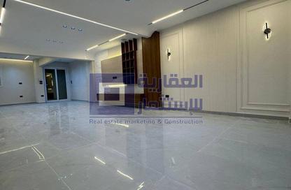شقة - 3 غرف نوم - 3 حمامات للبيع في الحي الرابع - مدينة 6 أكتوبر - الجيزة