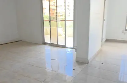 Apartment - 3 Bedrooms - 3 Bathrooms for sale in Al Hadiqah Al Dawliyah - 7th District - Nasr City - Cairo