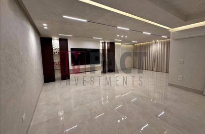 Apartment - 2 Bedrooms - 2 Bathrooms for sale in Swan Lake Residence - 5th Settlement Compounds - The 5th Settlement - New Cairo City - Cairo