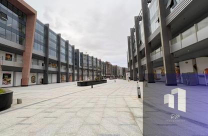 Shop - Studio - 2 Bathrooms for sale in Three Sixty - 5th Settlement Compounds - The 5th Settlement - New Cairo City - Cairo Shop - Studio - 2 Bathrooms for sale in Three Sixty - 5th Settlement Compounds - The 5th Settlement - New Cairo City - Cairo