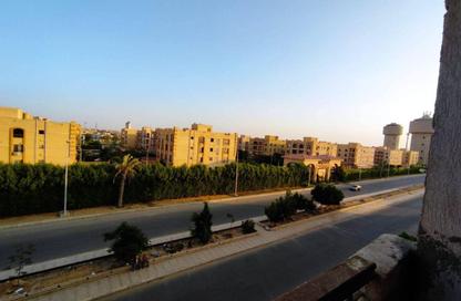 شقة - 3 غرف نوم - 2 حمامات للبيع في المنطقة الثامنة - مدينة الشروق - القاهرة