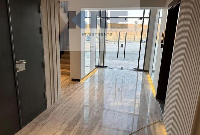 98012863 - Property Image 3