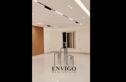 شقة - 3 غرف نوم - 2 حمامات للبيع في شارع الدكتور حسن الشريف - المنطقة الثامنة - مدينة نصر - القاهرة