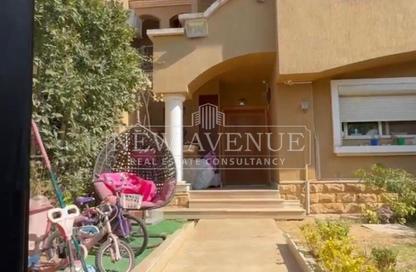 Townhouse - 3 Bedrooms - 5 Bathrooms for sale in Mena Residence - South Investors Area - New Cairo City - Cairo