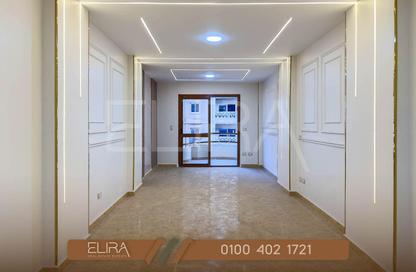 Apartment - 3 Bedrooms - 1 Bathroom for sale in Mahmoud Al Essawy St. - Sidi Beshr - Hay Awal El Montazah - Alexandria