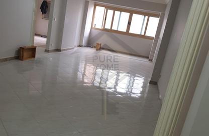 Apartment - 3 Bedrooms - 1 Bathroom for rent in Smouha - Hay Sharq - Alexandria