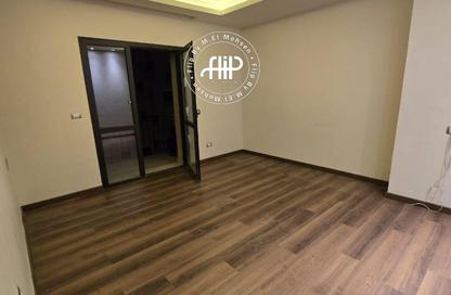 شقة - 2 غرف نوم - 3 حمامات للايجار في ذا كورت ياردز - كمبوندات الشيخ زايد - الشيخ زايد - الجيزة