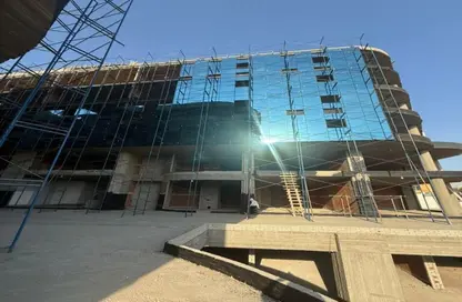 عيادة - غرفة نوم - 1 حمام للبيع في مول وان أو وان - الشيخ زايد - الجيزة