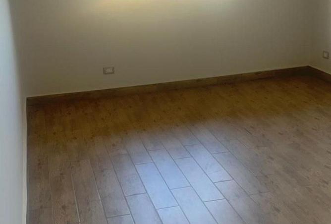 2P1GUrUFVoW - Property Image 2