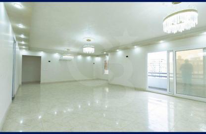 Apartment - 3 Bedrooms - 2 Bathrooms for sale in Mostafa Abou Heif St. - Saba Basha - Hay Sharq - Alexandria