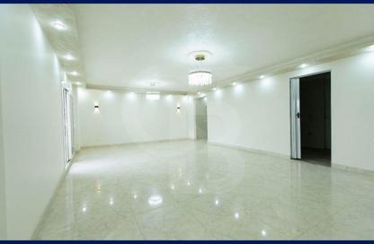 Apartment - 3 Bedrooms - 2 Bathrooms for sale in Mostafa Abou Heif St. - Saba Basha - Hay Sharq - Alexandria