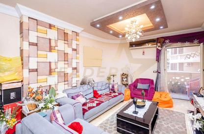 Apartment - 3 Bedrooms - 1 Bathroom for sale in Kamal Eldin Salah St. - Smouha - Hay Sharq - Alexandria