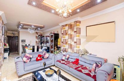 Apartment - 3 Bedrooms - 1 Bathroom for sale in Kamal Eldin Salah St. - Smouha - Hay Sharq - Alexandria