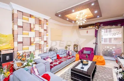 Apartment - 3 Bedrooms - 1 Bathroom for sale in Kamal Eldin Salah St. - Smouha - Hay Sharq - Alexandria