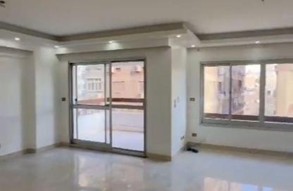شقة - 3 غرف نوم - 2 حمامات للايجار في شارع شهاب - المهندسين - الجيزة