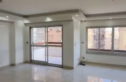 شقة - 3 غرف نوم - 2 حمامات للايجار في شارع شهاب - المهندسين - الجيزة