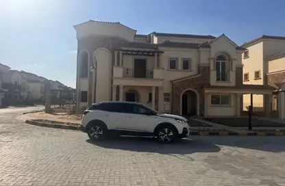 Villa - 4 Bedrooms - 4 Bathrooms for sale in Divina Gardens - 3rd District West - Shorouk City - Cairo