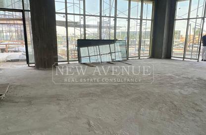 Retail - Studio - 2 Bathrooms for sale in The Waterway View - 90 Street - The 5th Settlement - New Cairo City - Cairo