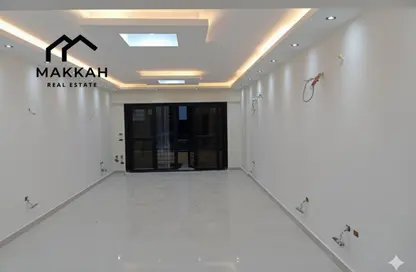 Office Space - 2 Bedrooms - 2 Bathrooms for rent in Salah Salem St. - Roxy - Heliopolis - Masr El Gedida - Cairo