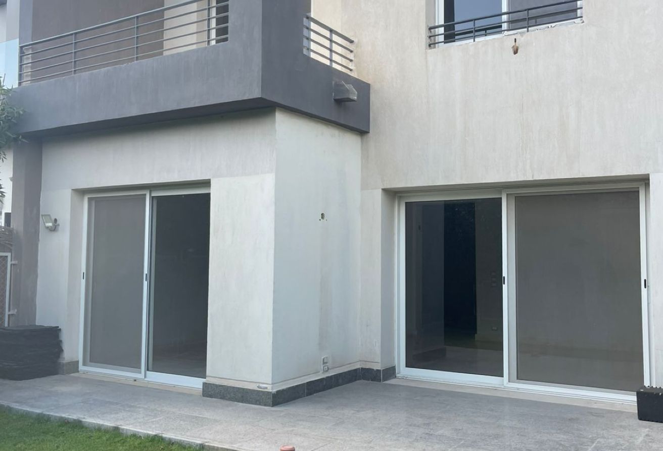 Townhouse corner in woodville golf palm hills thumbnail