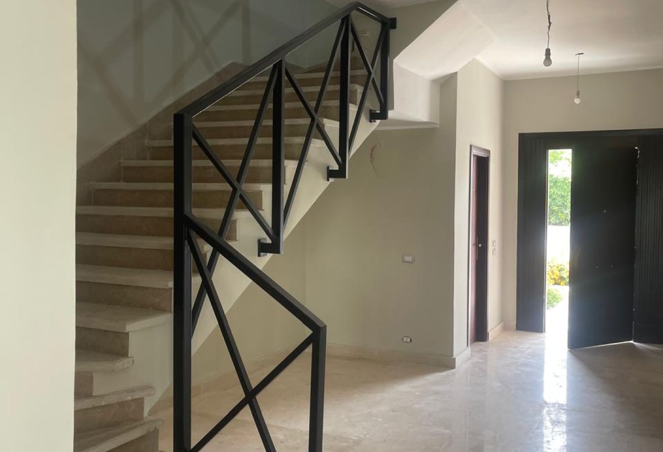 Townhouse corner in woodville golf palm hills thumbnail