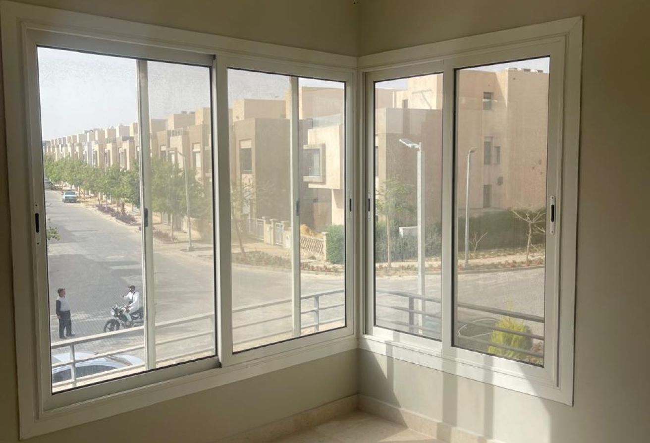 Townhouse corner in woodville golf palm hills thumbnail
