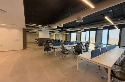 مساحات مكتبية - 2 غرف نوم - 2 حمامات للبيع في جولدن جيت - شارع التسعين الجنوبي - التجمع الخامس - مدينة القاهرة الجديدة - القاهرة