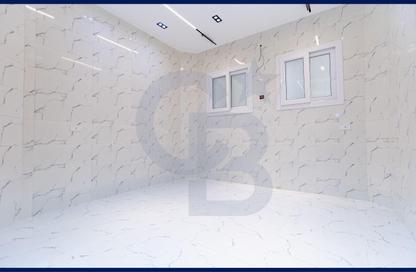 Clinic - Studio - 3 Bathrooms for sale in Al Kornish Square - Sporting - Hay Sharq - Alexandria