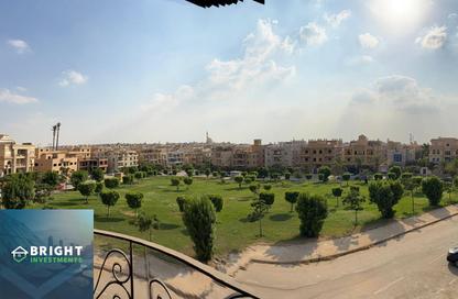 Apartment - 3 Bedrooms - 3 Bathrooms for sale in Al Narges - New Cairo City - Cairo
