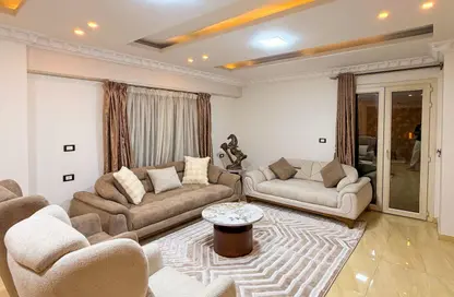 شقة - 3 غرف نوم - 3 حمامات للايجار في شارع اسراء المعلمين - المهندسين - الجيزة