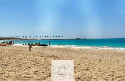 Chalet - 2 Bedrooms - 2 Bathrooms for sale in Koun - Ras Al Hekma - North Coast