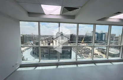 مساحات مكتبية - 3 غرف نوم - 2 حمامات للايجار في بيزنس بلاس - شارع التسعين الشمالي - التجمع الخامس - مدينة القاهرة الجديدة - القاهرة