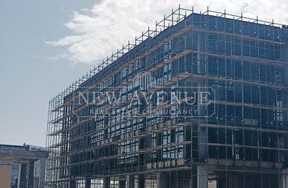 عيادة - استوديو - 2 حمامات للبيع في ايست ماين القاهرة الجديدة - كمبوندات التجمع الخامس - التجمع الخامس - مدينة القاهرة الجديدة - القاهرة