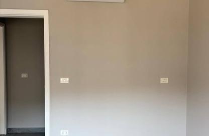 Apartment - 3 - 3 for sale in Village West - Sheikh Zayed Compounds - Sheikh Zayed City - Giza