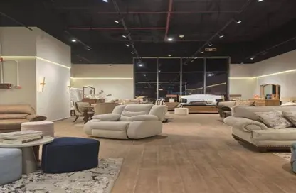 محل تجاري - استوديو - 1 حمام للايجار في محور جمال عبد الناصر - التجمع الثالث - مدينة القاهرة الجديدة - القاهرة