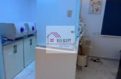 Clinic - Studio - 2 Bathrooms for rent in Gameat Al Dewal Al Arabeya St. - Mohandessin - Giza