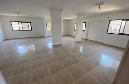 شقة - 3 غرف نوم - 2 حمامات للبيع في شارع الشيخ محمد المهدي - ارض الجولف - مصر الجديدة - القاهرة