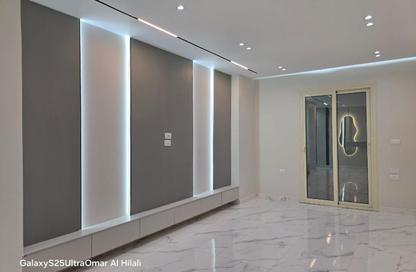 Apartment - 3 Bedrooms - 3 Bathrooms for sale in Gate 1 - Khofo - Hadayek El Ahram - Giza