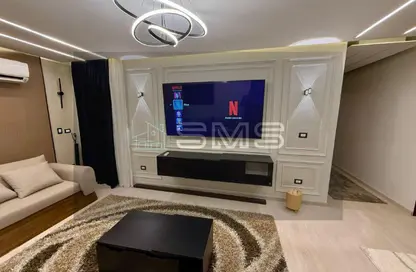 شقة - 3 غرف نوم - 3 حمامات للايجار في كمبوند فيلدج جاردن القطامية - كمبوندات التجمع الخامس - التجمع الخامس - مدينة القاهرة الجديدة - القاهرة